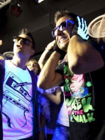 Two Fingerz 
