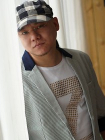 张彬 