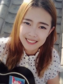 周柯岑 