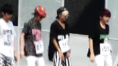 长直发的她