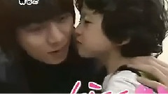 希澈被小孩强吻