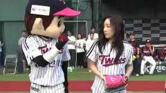 TaeYeon Throws First Pitch