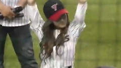 2012韩国职业棒球赛LG VS 三星开球仪式现场 Jessica Cut 3