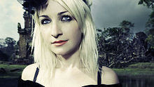 Kate Miller-Heidke- Caught In The Crowd