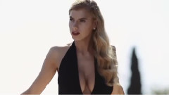 Charlotte McKinney Deslumbra En Bikini