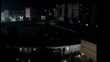 穿过你的黑发的我的手