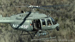 慢镜头下的武装直升机