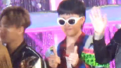 IKON领奖时