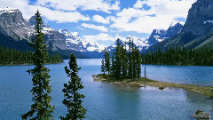 山窝间的小木房