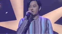 在你背後