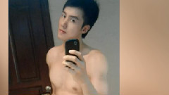 小林杰自拍 大秀八块腹肌