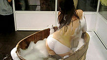 2013台湾成人展 - 美眉香辣沐浴