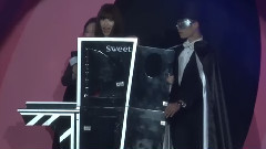 小嶋陽菜,マジックに参加 体がまっぷたつに-!? ｢sweet collection 2016｣