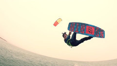 一同来感受风筝冲浪带来的自由!