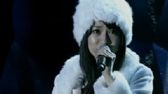 泣きながら微笑んで