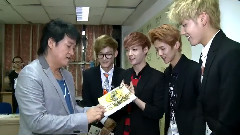 EXO-M后台串门