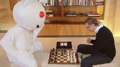 比尔盖茨玩金鸡独立好悠闲哦