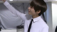 V Took A A.R.M.Y Bomb(Fan light)!