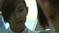 玟佑脸部表演