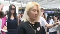 少女时代现身机场 走出不一样的机场时尚秀