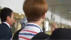 吴世勋伦敦行机场