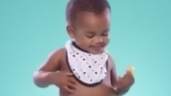 Дети впервые пробуют лемон