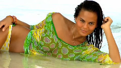 克莉丝汀.泰根在马尔代夫体育画报泳装