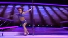 Număr Spectaculos De Acrobație La Bară