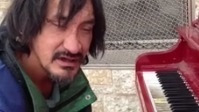 欧美群星 - Man on the street plays beautifully