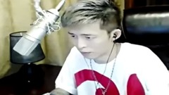 这哥们表情亮了