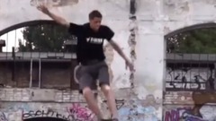 国外小哥展示扁带的花样玩法