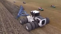 世界上最大 巨无霸耕地机