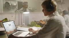 Джейсон Stejtem і Гал Gadot у рекламних відео на американські Superboula