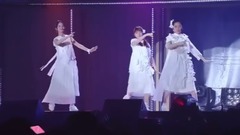 光の中へ