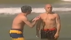 Pino Insegno Aiuto affogo!