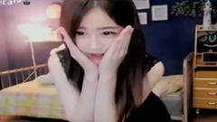 韩国女孩展示性感舞蹈