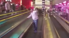 Как развлечься на поломанном эксалаторе