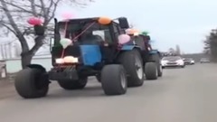 Azərbaycanda Qeyri-adi Toy Karvanı - Öndə Traktor