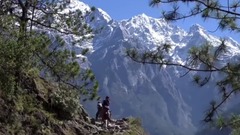 雪山融化成了瀑布与波涛
