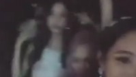 可爱的大少时姐妹在后台跳High了
