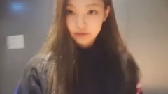 BLACKPINK - JENNIE在练习室的直播 中文字幕