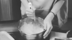 泰妍做蛋糕INS更新视频一则