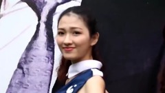 足球宝贝身着豪门球衣 长腿诱惑诠释性感足球