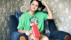 美女看球激动脱衣  抖臀甩胸根本把持不住