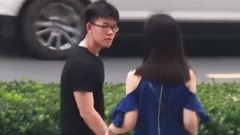 社会实验:当年轻男生被美女叫叔叔,爆笑的反应证明了:不只是女人在乎年龄!