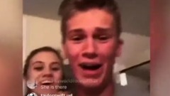 男粉丝得知霉霉在看自己直播时的反应