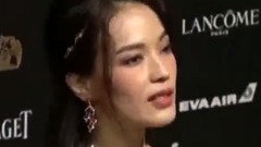 金馬54 簡直仙女!舒淇深V又露背 禮服閃金光爆仙氣