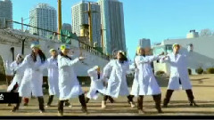 日テレNEWS24 留学促進に貢献,MV制作の秋元氏に感謝状