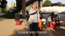  - 盲人铿锵有力的演唱，没有阅历绝对唱不出这个味道！