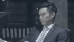 回首又见他